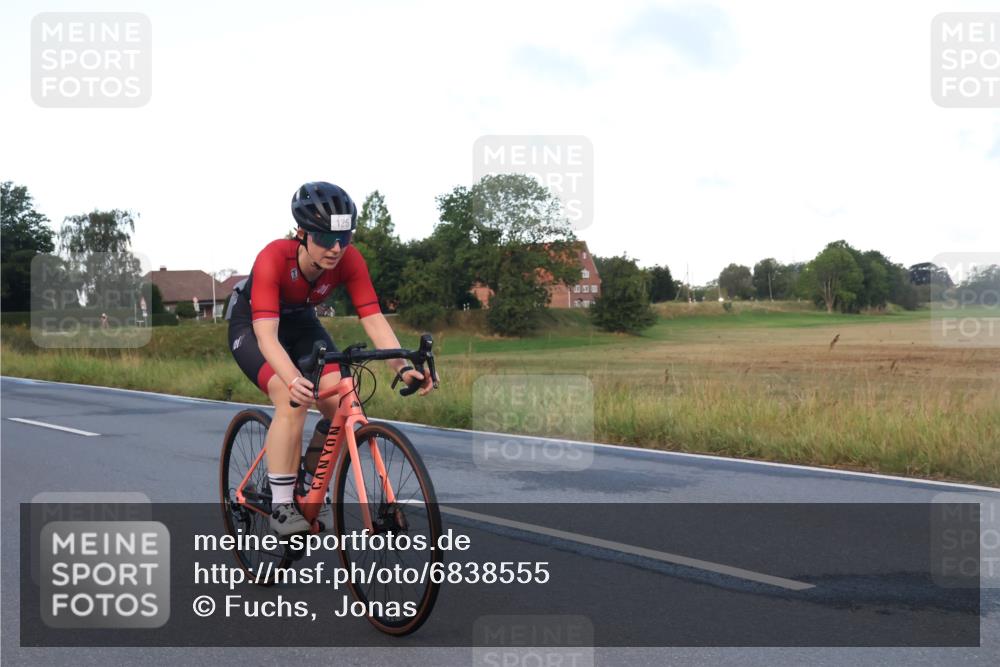 25.08.2024 - Elbe Triathlon Hamburg Fuchs,  Jonas http://msf.ph/oto/6838555 25.08.2024 08:53:27 Radfahren 121, 120 meine-sportfotos.de
