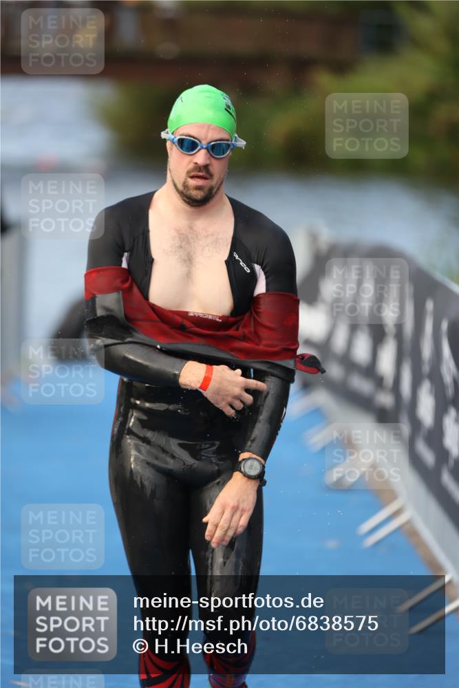 25.08.2024 - Elbe Triathlon Hamburg H.Heesch http://msf.ph/oto/6838575 25.08.2024 08:42:12 Schwimmen 164, 174 meine-sportfotos.de