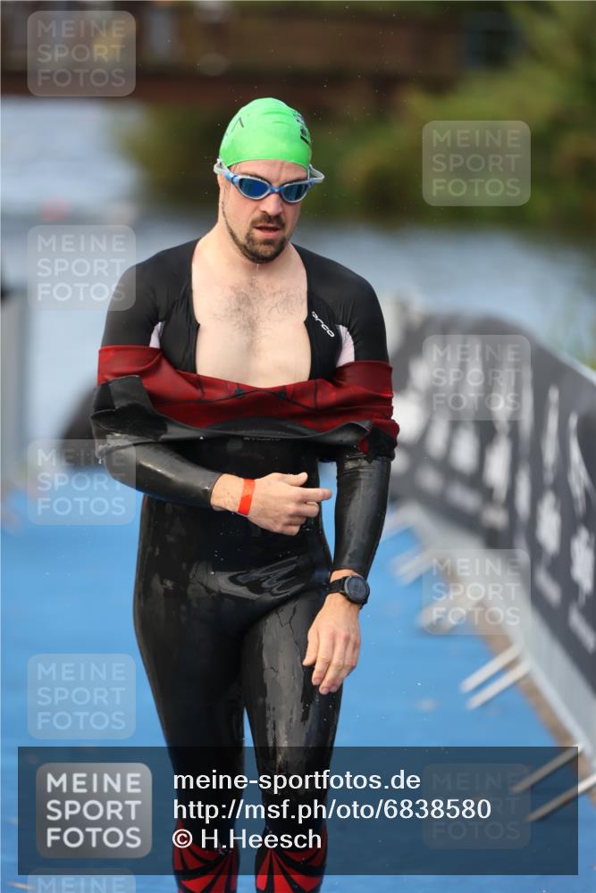 25.08.2024 - Elbe Triathlon Hamburg H.Heesch http://msf.ph/oto/6838580 25.08.2024 08:42:12 Schwimmen 164, 174 meine-sportfotos.de