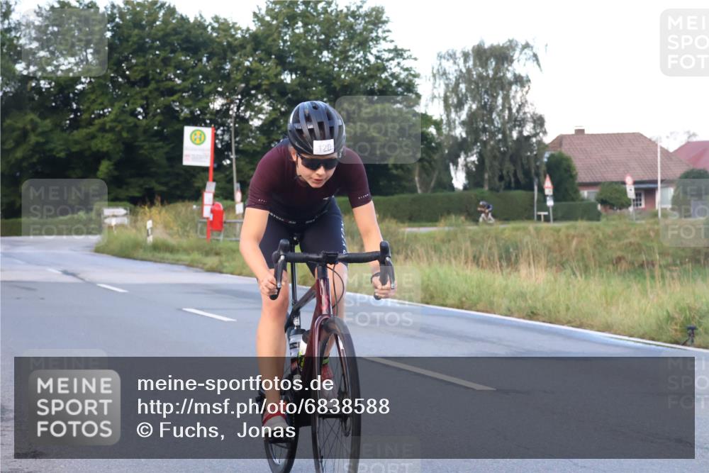 25.08.2024 - Elbe Triathlon Hamburg Fuchs,  Jonas http://msf.ph/oto/6838588 25.08.2024 08:53:30 Radfahren 121, 120 meine-sportfotos.de