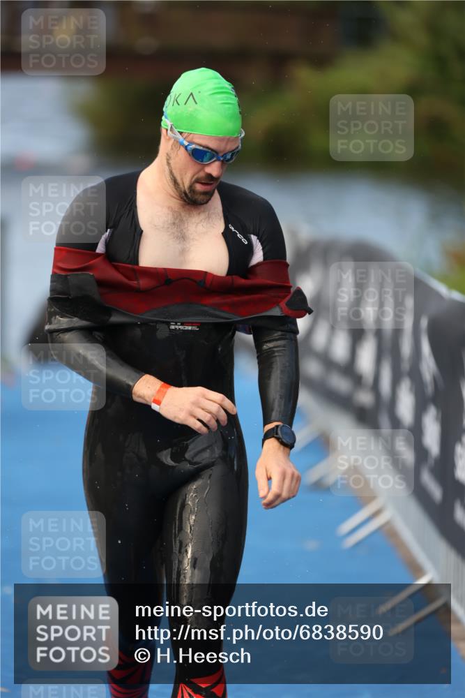 25.08.2024 - Elbe Triathlon Hamburg H.Heesch http://msf.ph/oto/6838590 25.08.2024 08:42:12 Schwimmen 164, 174 meine-sportfotos.de