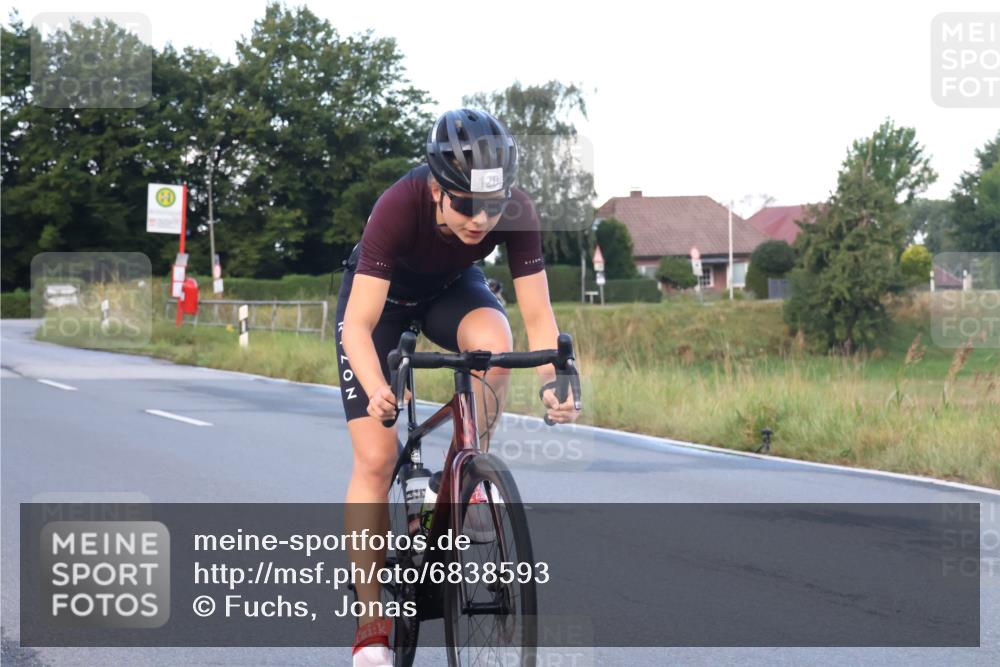 25.08.2024 - Elbe Triathlon Hamburg Fuchs,  Jonas http://msf.ph/oto/6838593 25.08.2024 08:53:30 Radfahren 121, 120 meine-sportfotos.de