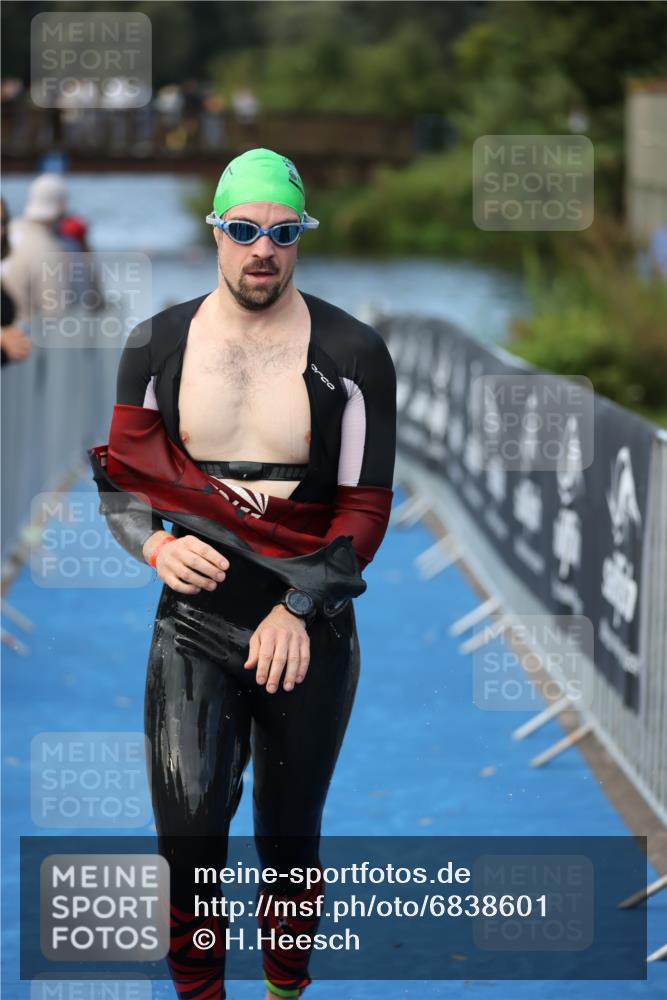 25.08.2024 - Elbe Triathlon Hamburg H.Heesch http://msf.ph/oto/6838601 25.08.2024 08:42:13 Schwimmen 164, 174 meine-sportfotos.de