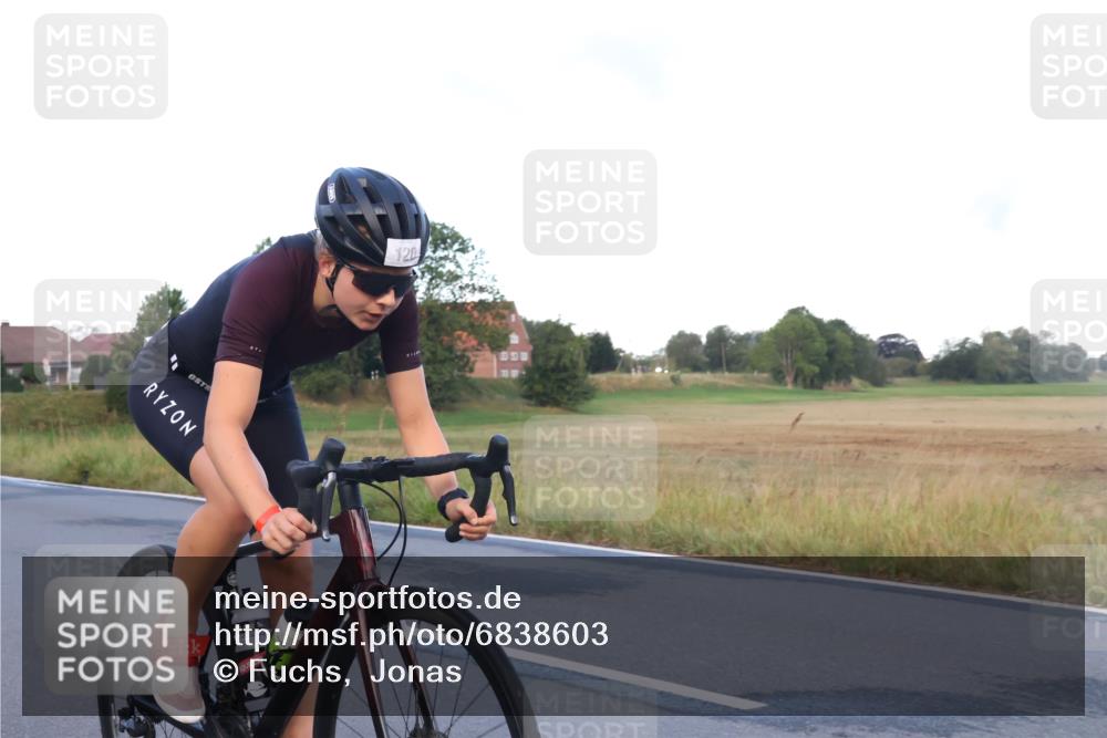 25.08.2024 - Elbe Triathlon Hamburg Fuchs,  Jonas http://msf.ph/oto/6838603 25.08.2024 08:53:30 Radfahren 121, 120 meine-sportfotos.de