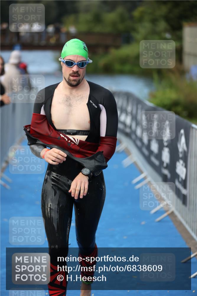 25.08.2024 - Elbe Triathlon Hamburg H.Heesch http://msf.ph/oto/6838609 25.08.2024 08:42:13 Schwimmen 164, 174 meine-sportfotos.de