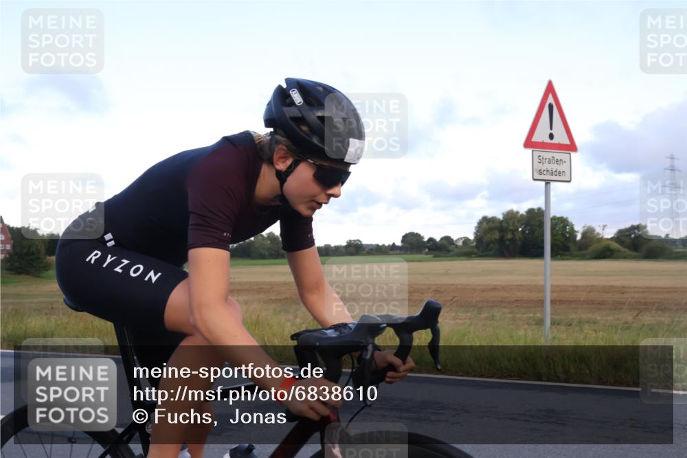25.08.2024 - Elbe Triathlon Hamburg Fuchs,  Jonas http://msf.ph/oto/6838610 25.08.2024 08:53:31 Radfahren 121, 120, 50 meine-sportfotos.de