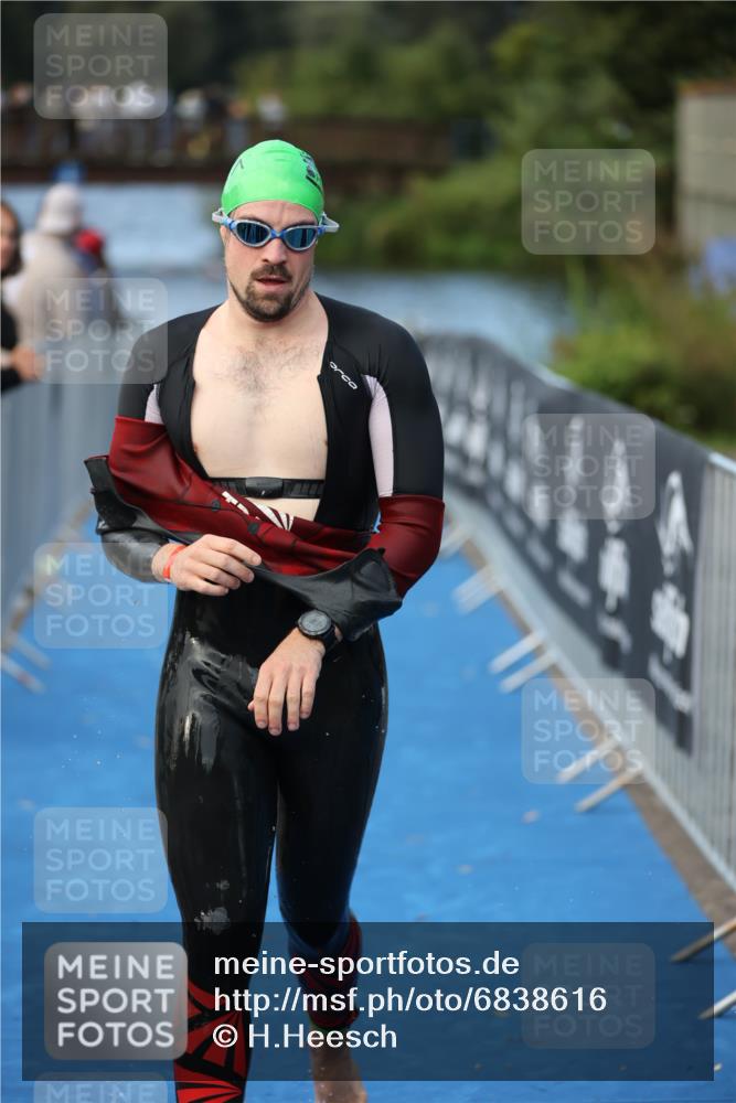 25.08.2024 - Elbe Triathlon Hamburg H.Heesch http://msf.ph/oto/6838616 25.08.2024 08:42:13 Schwimmen 164, 174 meine-sportfotos.de
