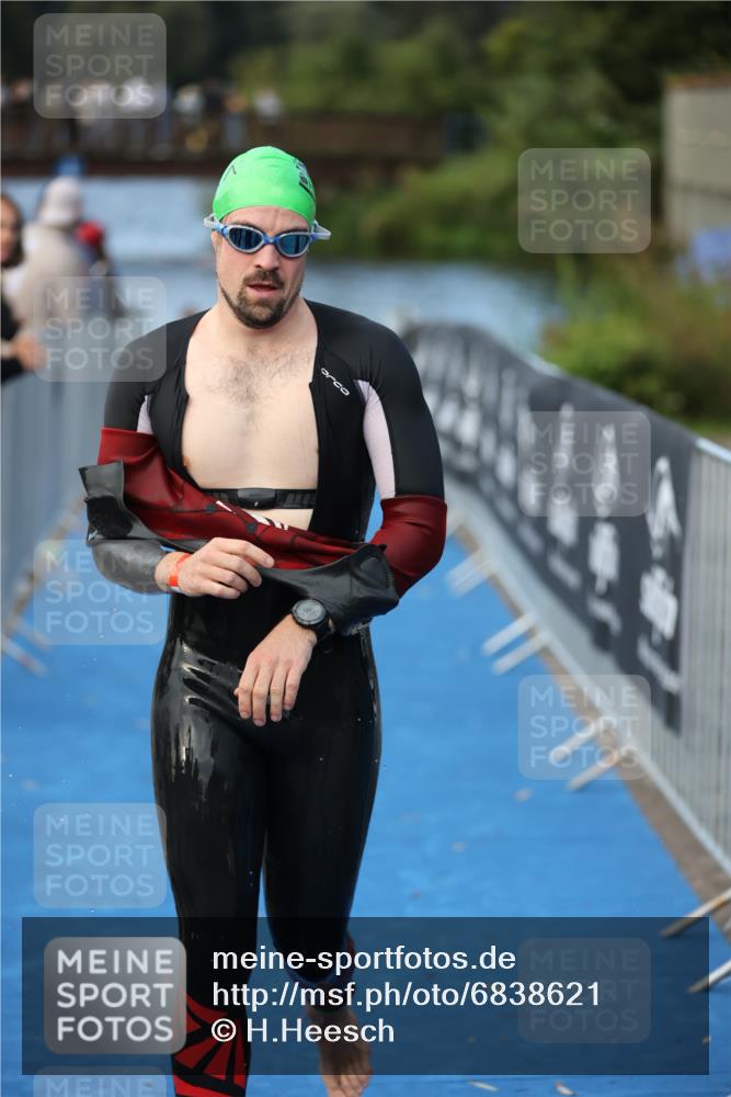 25.08.2024 - Elbe Triathlon Hamburg H.Heesch http://msf.ph/oto/6838621 25.08.2024 08:42:13 Schwimmen 164, 174 meine-sportfotos.de