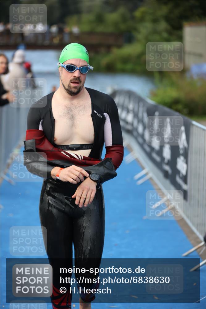 25.08.2024 - Elbe Triathlon Hamburg H.Heesch http://msf.ph/oto/6838630 25.08.2024 08:42:13 Schwimmen 164, 174 meine-sportfotos.de