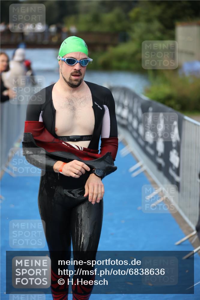 25.08.2024 - Elbe Triathlon Hamburg H.Heesch http://msf.ph/oto/6838636 25.08.2024 08:42:14 Schwimmen 164, 174 meine-sportfotos.de