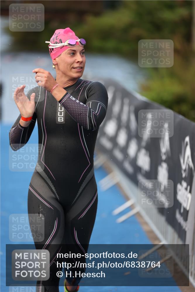 25.08.2024 - Elbe Triathlon Hamburg H.Heesch http://msf.ph/oto/6838764 25.08.2024 08:42:25 Schwimmen 164, 174 meine-sportfotos.de