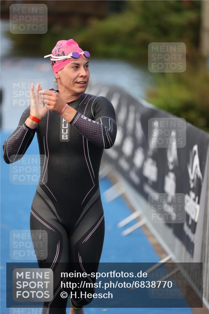 25.08.2024 - Elbe Triathlon Hamburg H.Heesch http://msf.ph/oto/6838770 25.08.2024 08:42:25 Schwimmen 164, 174 meine-sportfotos.de