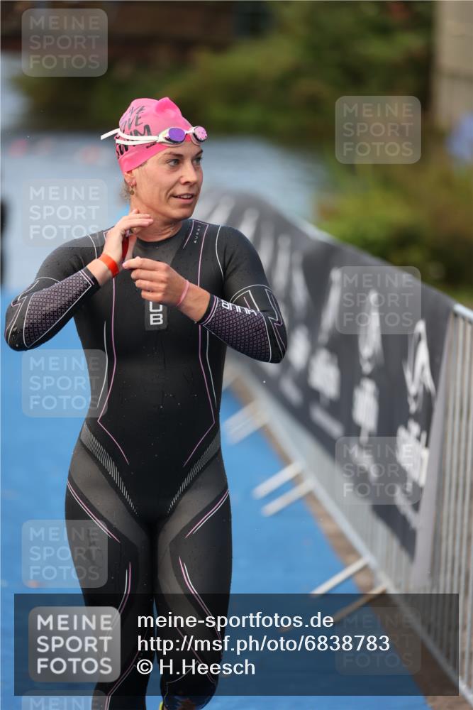 25.08.2024 - Elbe Triathlon Hamburg H.Heesch http://msf.ph/oto/6838783 25.08.2024 08:42:25 Schwimmen 164, 174 meine-sportfotos.de