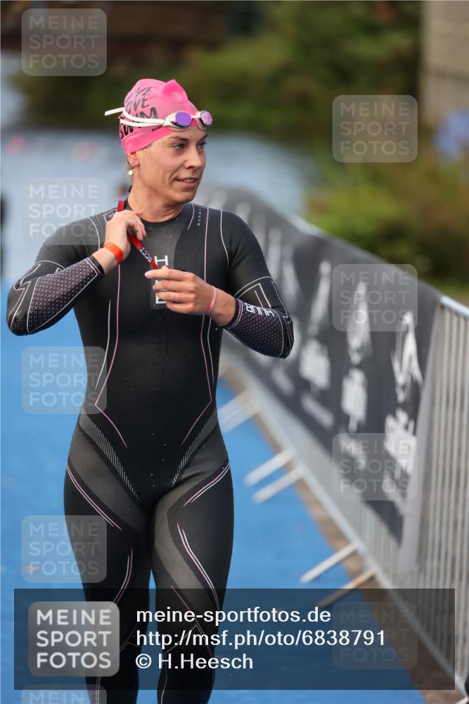 25.08.2024 - Elbe Triathlon Hamburg H.Heesch http://msf.ph/oto/6838791 25.08.2024 08:42:25 Schwimmen 164, 174 meine-sportfotos.de