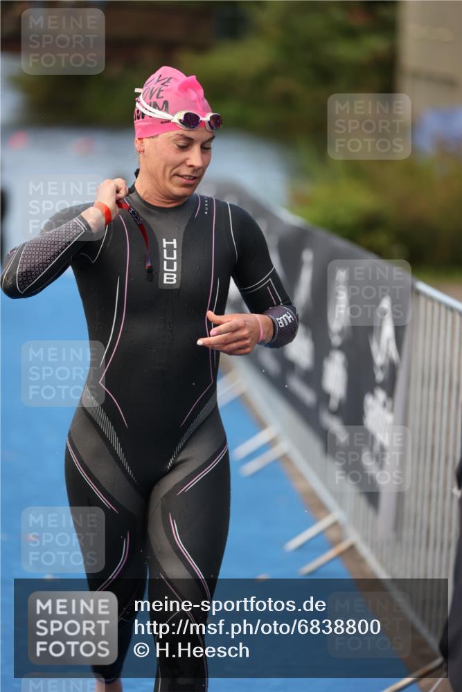 25.08.2024 - Elbe Triathlon Hamburg H.Heesch http://msf.ph/oto/6838800 25.08.2024 08:42:26 Schwimmen 164, 174 meine-sportfotos.de