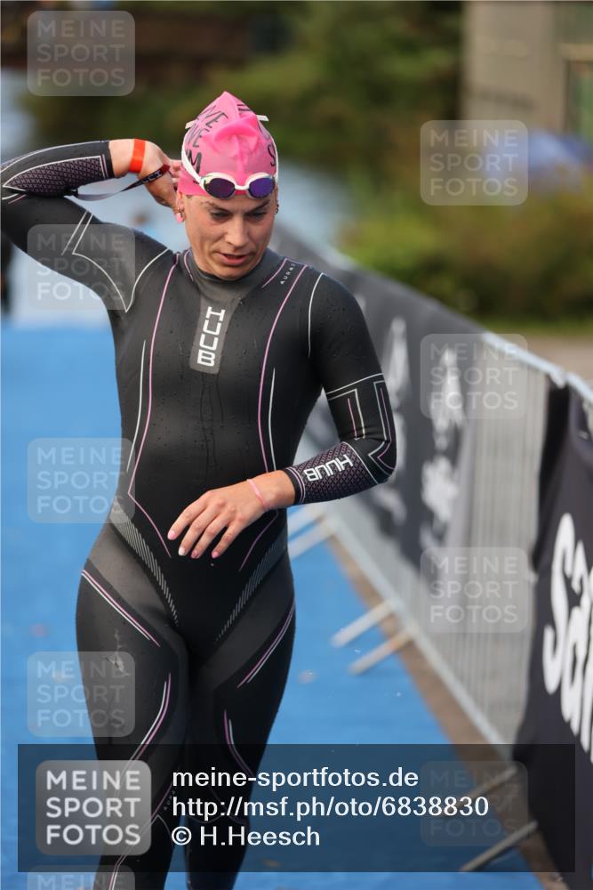 25.08.2024 - Elbe Triathlon Hamburg H.Heesch http://msf.ph/oto/6838830 25.08.2024 08:42:26 Schwimmen 164, 174 meine-sportfotos.de