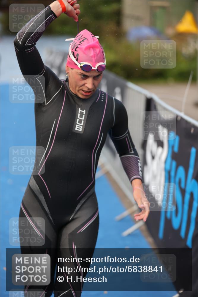 25.08.2024 - Elbe Triathlon Hamburg H.Heesch http://msf.ph/oto/6838841 25.08.2024 08:42:26 Schwimmen 164, 174 meine-sportfotos.de