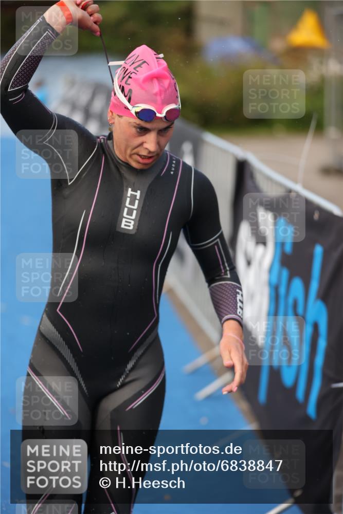 25.08.2024 - Elbe Triathlon Hamburg H.Heesch http://msf.ph/oto/6838847 25.08.2024 08:42:26 Schwimmen 164, 174 meine-sportfotos.de