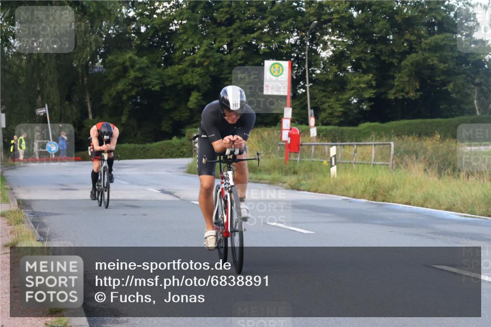 25.08.2024 - Elbe Triathlon Hamburg Fuchs,  Jonas http://msf.ph/oto/6838891 25.08.2024 08:53:57 Radfahren 100, 169, 197, 188 meine-sportfotos.de