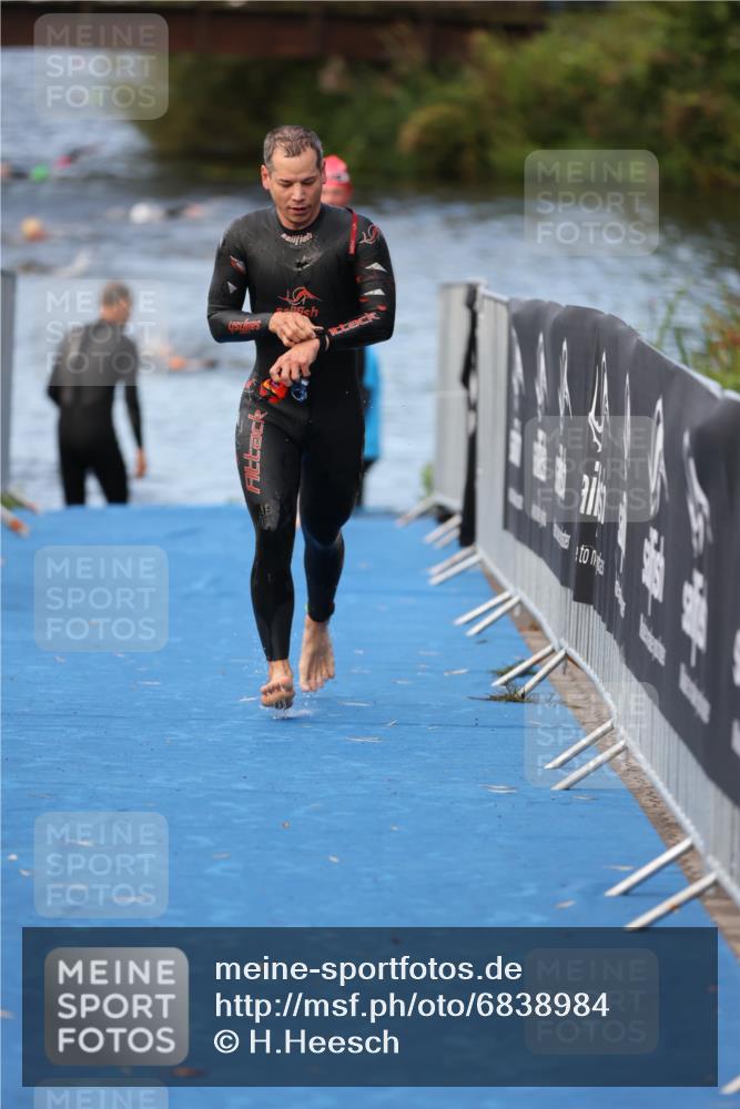 25.08.2024 - Elbe Triathlon Hamburg H.Heesch http://msf.ph/oto/6838984 25.08.2024 08:43:04 Schwimmen 187 meine-sportfotos.de