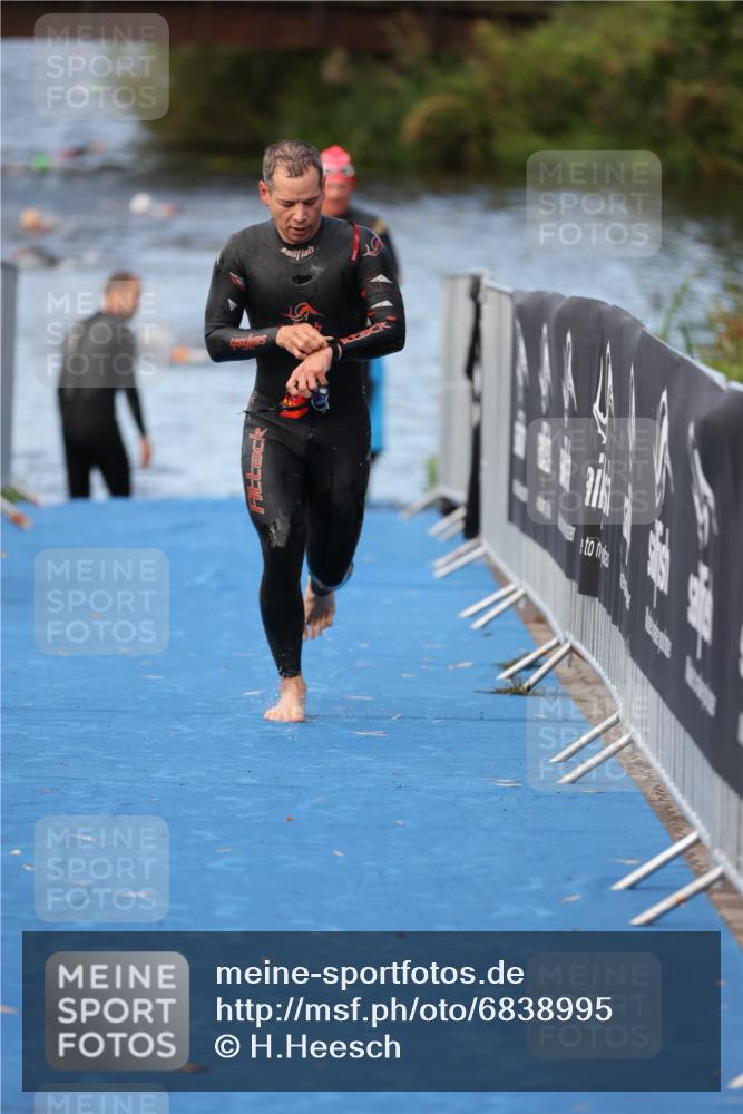 25.08.2024 - Elbe Triathlon Hamburg H.Heesch http://msf.ph/oto/6838995 25.08.2024 08:43:04 Schwimmen 187 meine-sportfotos.de