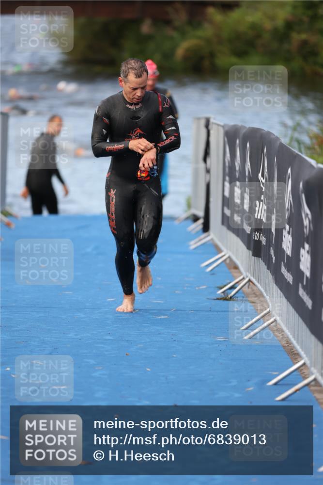 25.08.2024 - Elbe Triathlon Hamburg H.Heesch http://msf.ph/oto/6839013 25.08.2024 08:43:04 Schwimmen 187 meine-sportfotos.de