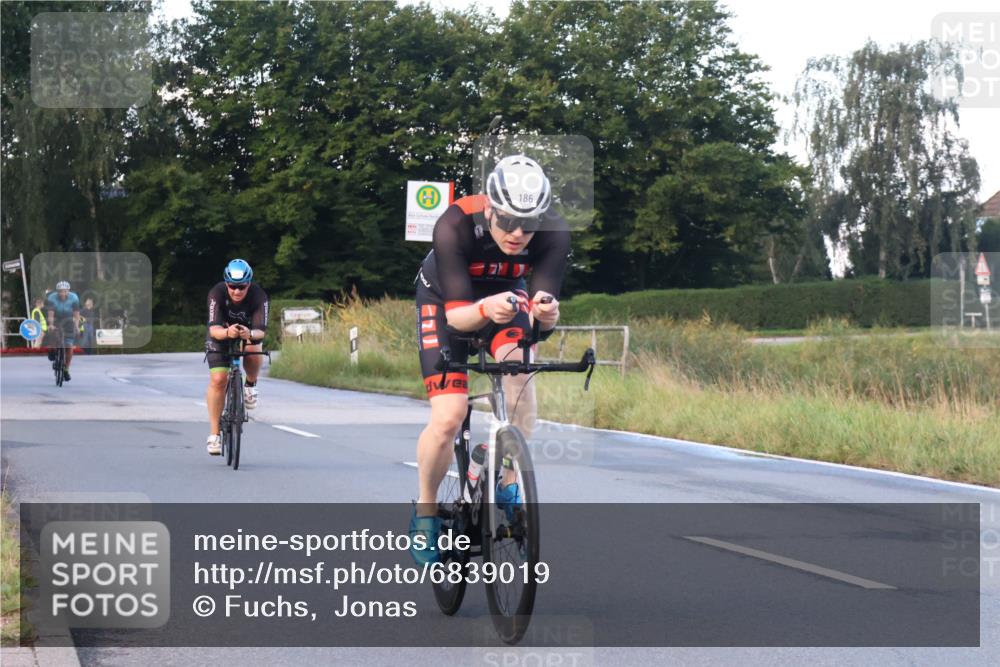 25.08.2024 - Elbe Triathlon Hamburg Fuchs,  Jonas http://msf.ph/oto/6839019 25.08.2024 08:54:12 Radfahren 159, 186, 142, 166 meine-sportfotos.de
