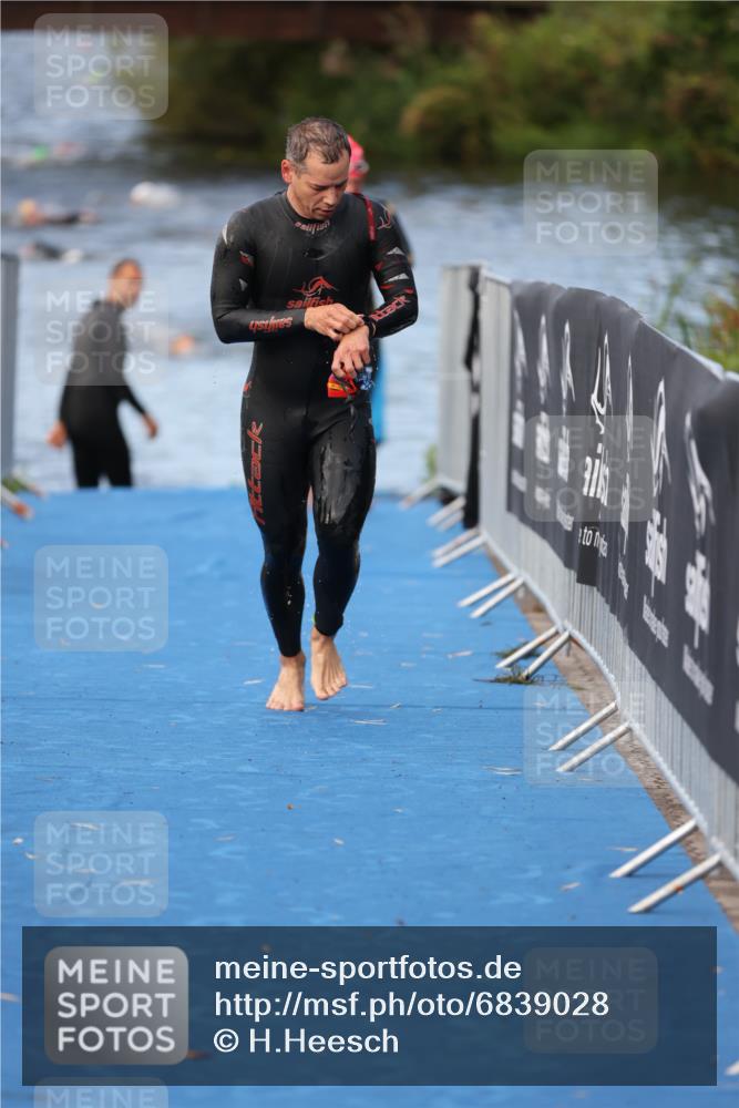 25.08.2024 - Elbe Triathlon Hamburg H.Heesch http://msf.ph/oto/6839028 25.08.2024 08:43:04 Schwimmen 187 meine-sportfotos.de