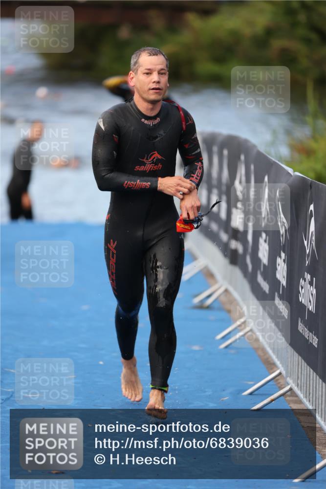 25.08.2024 - Elbe Triathlon Hamburg H.Heesch http://msf.ph/oto/6839036 25.08.2024 08:43:05 Schwimmen 187 meine-sportfotos.de