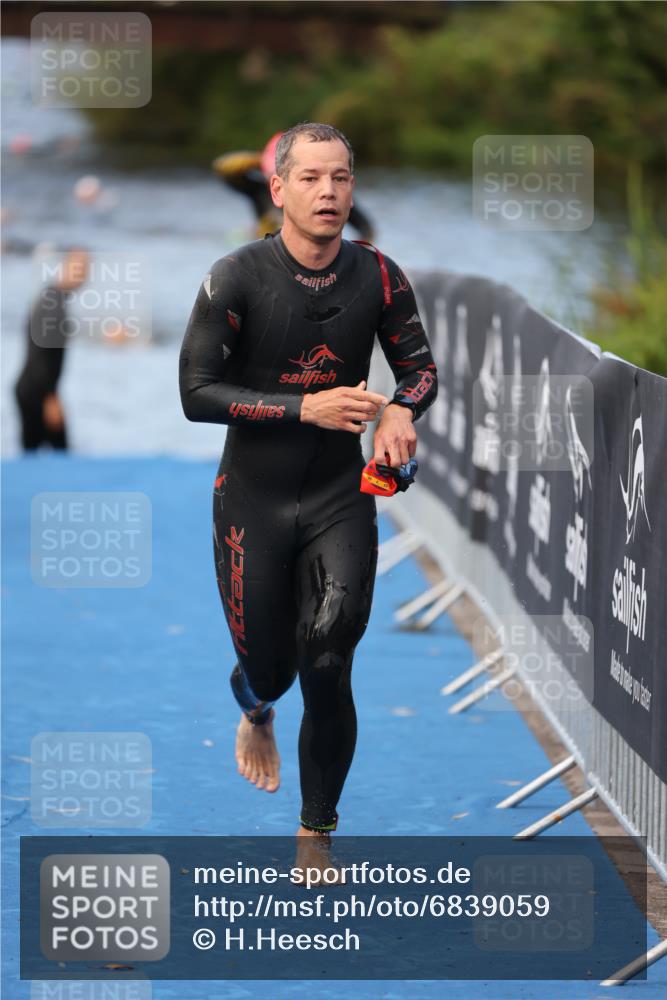 25.08.2024 - Elbe Triathlon Hamburg H.Heesch http://msf.ph/oto/6839059 25.08.2024 08:43:05 Schwimmen 187 meine-sportfotos.de