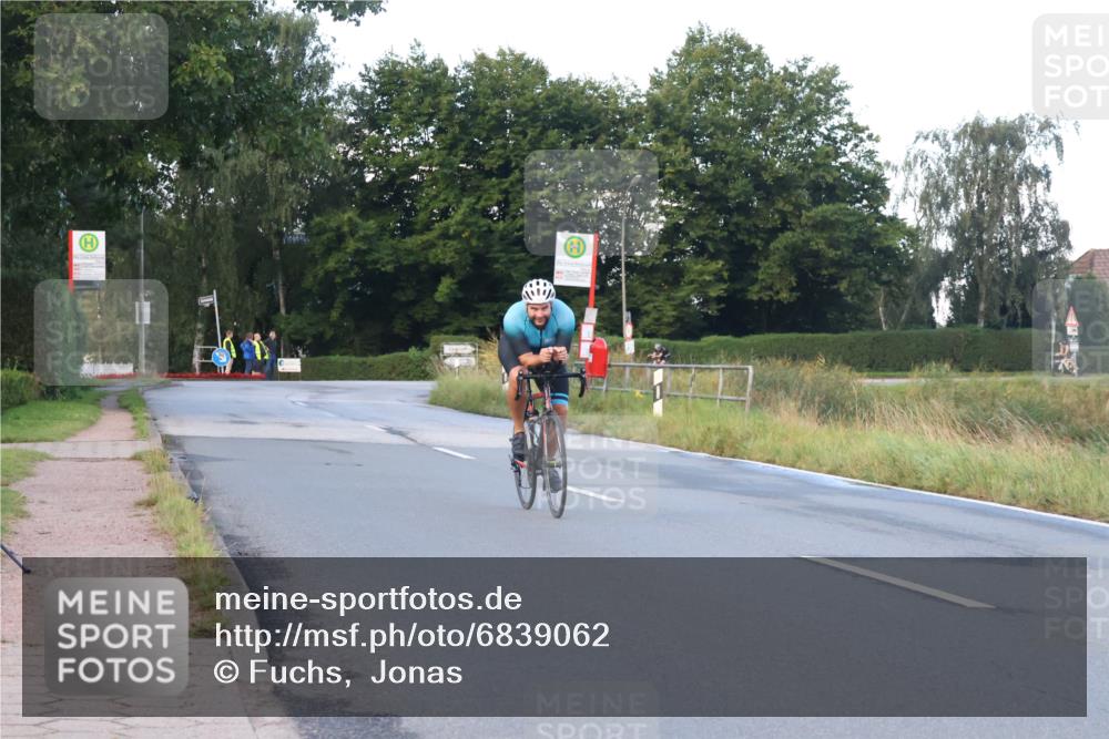 25.08.2024 - Elbe Triathlon Hamburg Fuchs,  Jonas http://msf.ph/oto/6839062 25.08.2024 08:54:16 Radfahren 186, 142, 166 meine-sportfotos.de