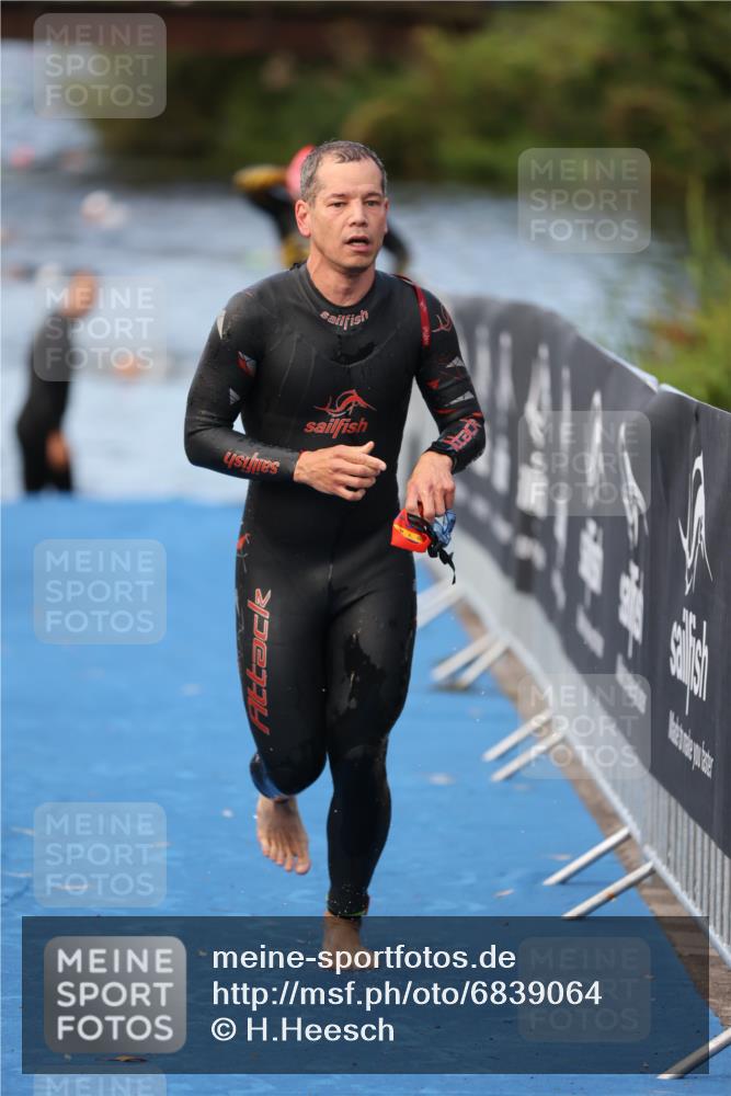 25.08.2024 - Elbe Triathlon Hamburg H.Heesch http://msf.ph/oto/6839064 25.08.2024 08:43:05 Schwimmen 187 meine-sportfotos.de