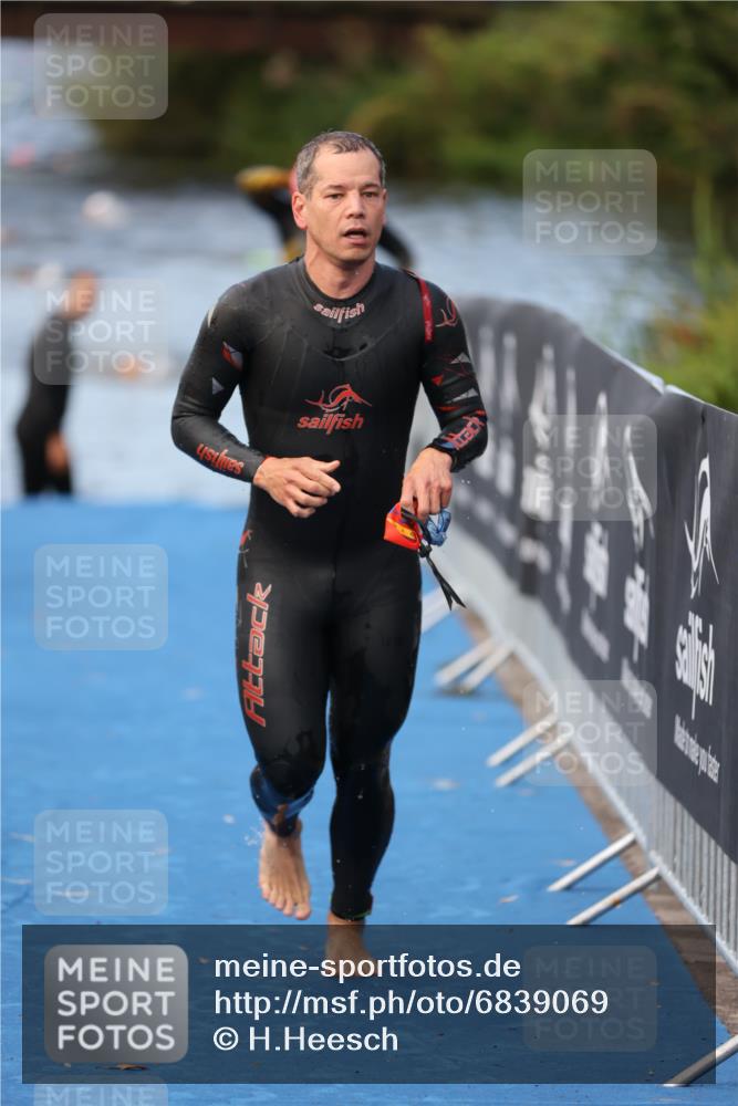 25.08.2024 - Elbe Triathlon Hamburg H.Heesch http://msf.ph/oto/6839069 25.08.2024 08:43:05 Schwimmen 187 meine-sportfotos.de