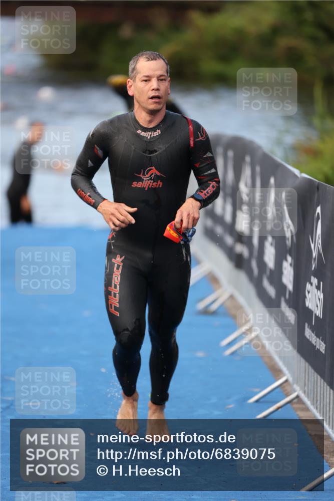 25.08.2024 - Elbe Triathlon Hamburg H.Heesch http://msf.ph/oto/6839075 25.08.2024 08:43:06 Schwimmen 187 meine-sportfotos.de