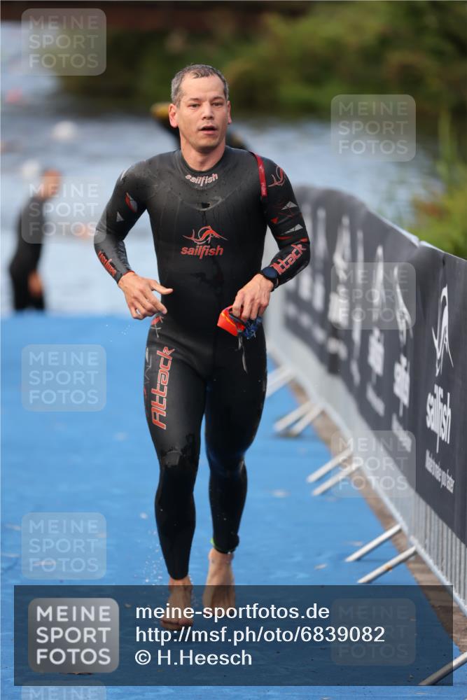 25.08.2024 - Elbe Triathlon Hamburg H.Heesch http://msf.ph/oto/6839082 25.08.2024 08:43:06 Schwimmen 187 meine-sportfotos.de
