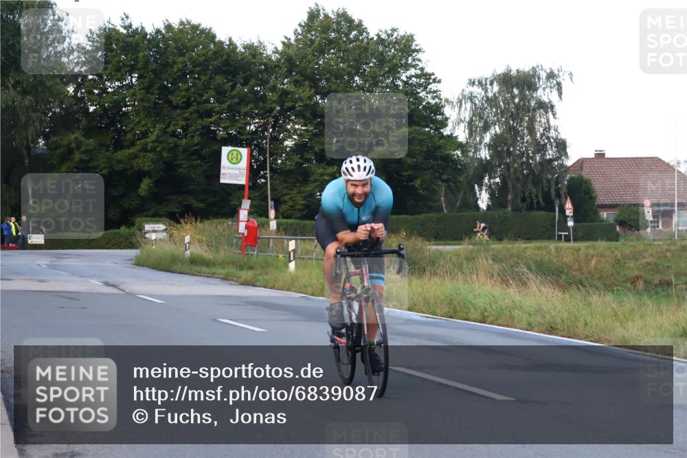 25.08.2024 - Elbe Triathlon Hamburg Fuchs,  Jonas http://msf.ph/oto/6839087 25.08.2024 08:54:16 Radfahren 186, 142, 166 meine-sportfotos.de