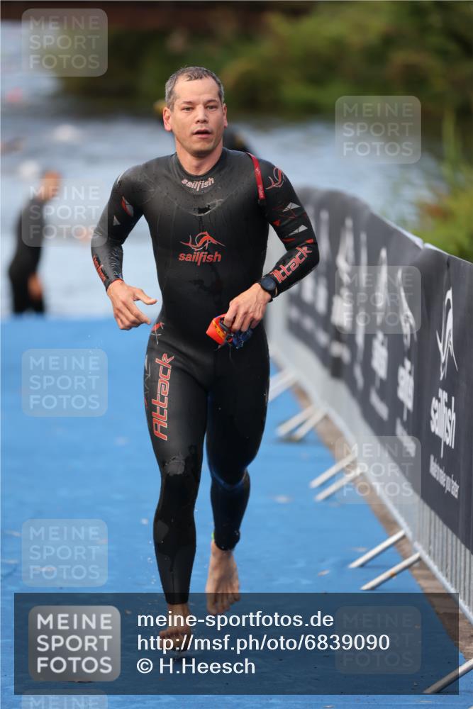 25.08.2024 - Elbe Triathlon Hamburg H.Heesch http://msf.ph/oto/6839090 25.08.2024 08:43:06 Schwimmen 187 meine-sportfotos.de