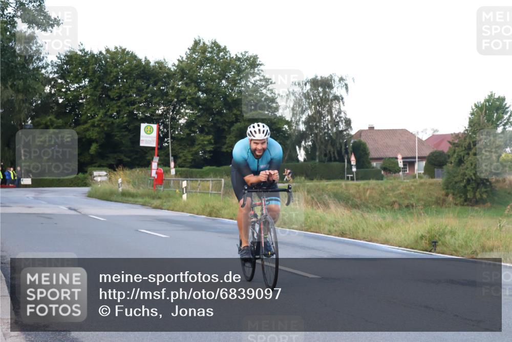 25.08.2024 - Elbe Triathlon Hamburg Fuchs,  Jonas http://msf.ph/oto/6839097 25.08.2024 08:54:17 Radfahren 186, 142, 166 meine-sportfotos.de