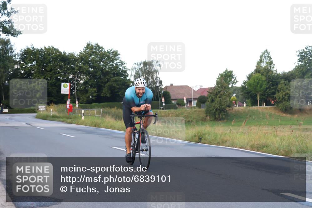 25.08.2024 - Elbe Triathlon Hamburg Fuchs,  Jonas http://msf.ph/oto/6839101 25.08.2024 08:54:17 Radfahren 186, 142, 166 meine-sportfotos.de