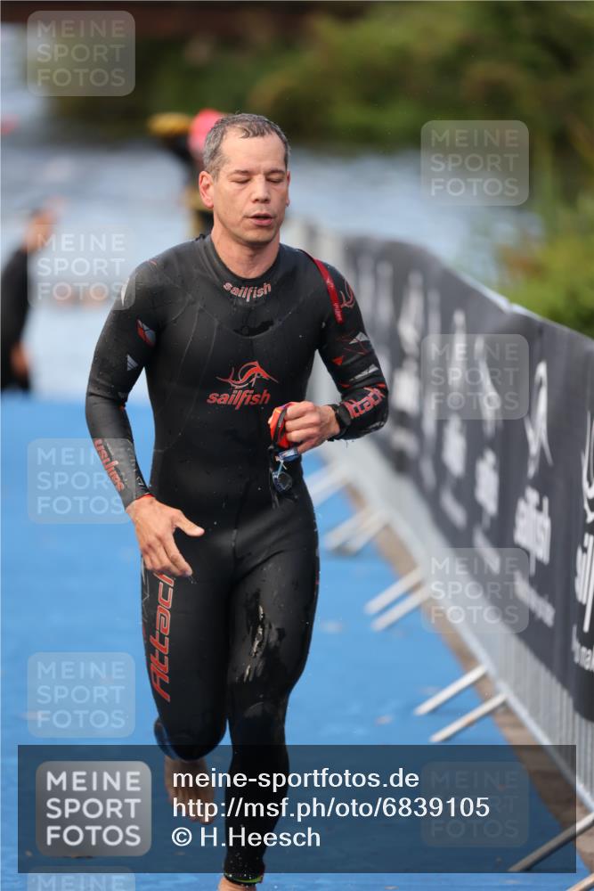 25.08.2024 - Elbe Triathlon Hamburg H.Heesch http://msf.ph/oto/6839105 25.08.2024 08:43:06 Schwimmen 187 meine-sportfotos.de
