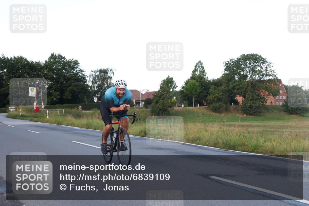 25.08.2024 - Elbe Triathlon Hamburg Fuchs,  Jonas http://msf.ph/oto/6839109 25.08.2024 08:54:17 Radfahren 186, 142, 166 meine-sportfotos.de