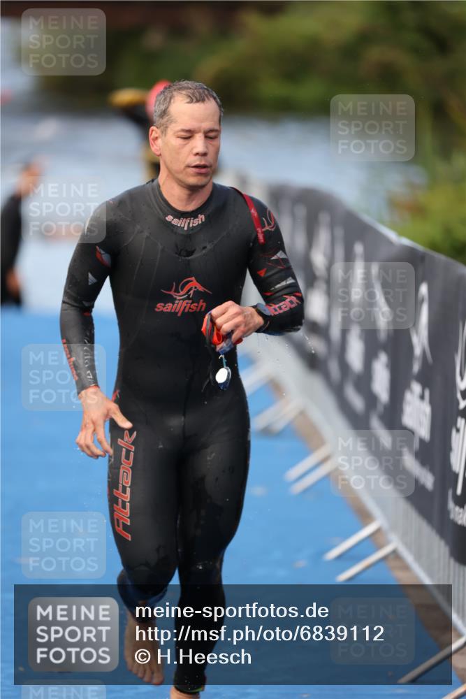 25.08.2024 - Elbe Triathlon Hamburg H.Heesch http://msf.ph/oto/6839112 25.08.2024 08:43:06 Schwimmen 187 meine-sportfotos.de