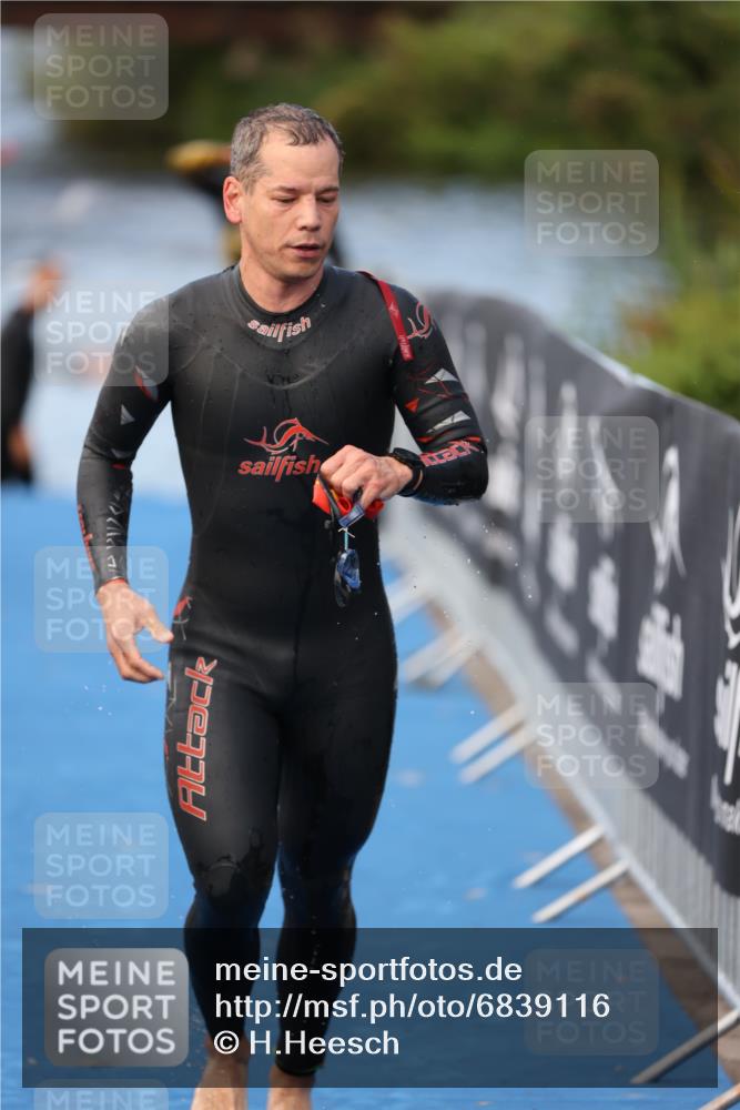 25.08.2024 - Elbe Triathlon Hamburg H.Heesch http://msf.ph/oto/6839116 25.08.2024 08:43:06 Schwimmen 187 meine-sportfotos.de