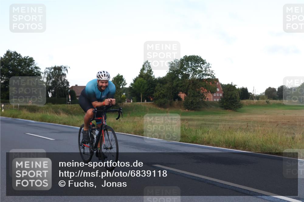 25.08.2024 - Elbe Triathlon Hamburg Fuchs,  Jonas http://msf.ph/oto/6839118 25.08.2024 08:54:17 Radfahren 186, 142, 166 meine-sportfotos.de