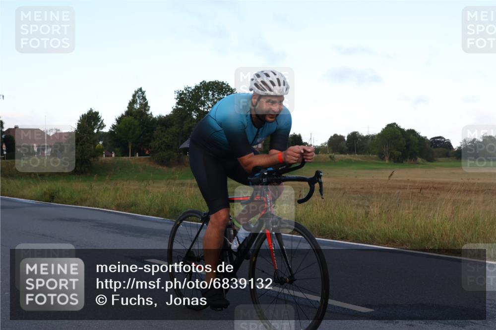 25.08.2024 - Elbe Triathlon Hamburg Fuchs,  Jonas http://msf.ph/oto/6839132 25.08.2024 08:54:17 Radfahren 186, 142, 166 meine-sportfotos.de