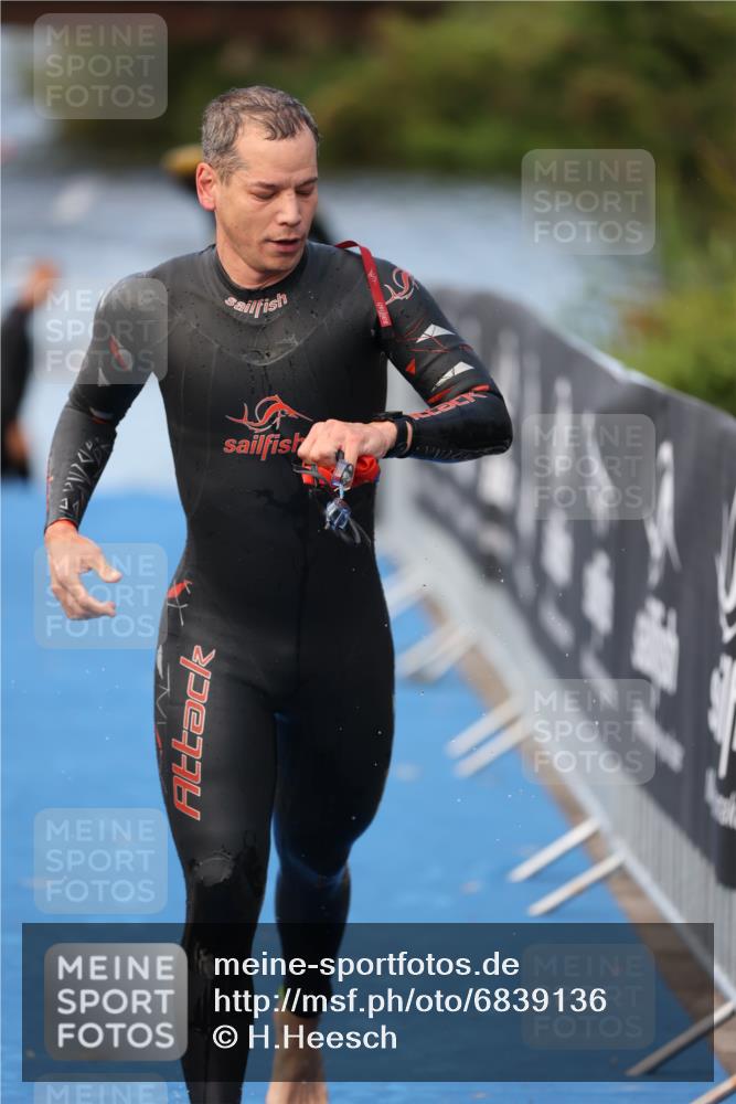 25.08.2024 - Elbe Triathlon Hamburg H.Heesch http://msf.ph/oto/6839136 25.08.2024 08:43:06 Schwimmen 187 meine-sportfotos.de