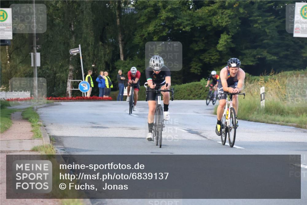 25.08.2024 - Elbe Triathlon Hamburg Fuchs,  Jonas http://msf.ph/oto/6839137 25.08.2024 08:54:25 Radfahren 92, 182, 81, 89 meine-sportfotos.de