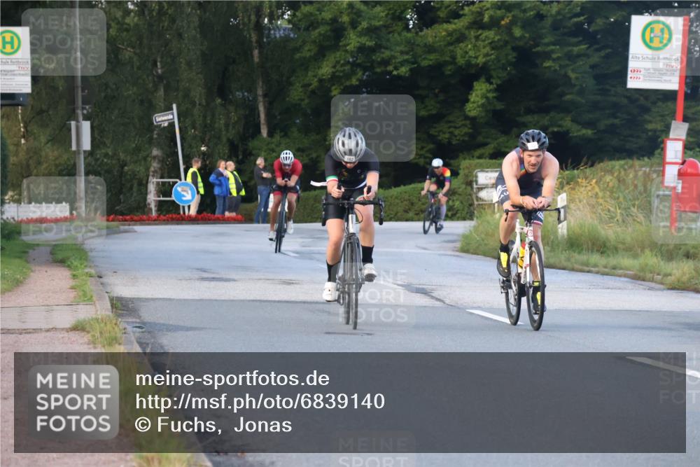 25.08.2024 - Elbe Triathlon Hamburg Fuchs,  Jonas http://msf.ph/oto/6839140 25.08.2024 08:54:25 Radfahren 92, 182, 81, 89 meine-sportfotos.de