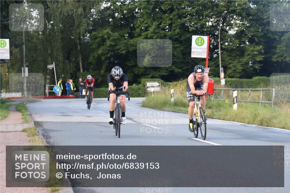 25.08.2024 - Elbe Triathlon Hamburg Fuchs,  Jonas http://msf.ph/oto/6839153 25.08.2024 08:54:26 Radfahren 92, 182, 81, 89 meine-sportfotos.de
