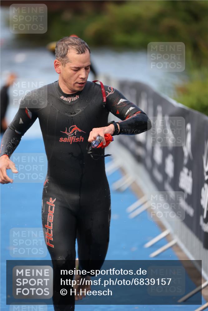 25.08.2024 - Elbe Triathlon Hamburg H.Heesch http://msf.ph/oto/6839157 25.08.2024 08:43:06 Schwimmen 187 meine-sportfotos.de
